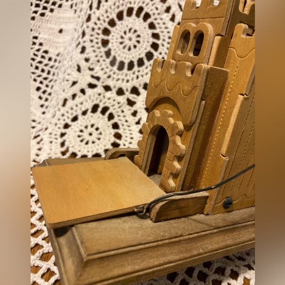 Vintage Camelot Castle Music Box - Picture 5 of 17